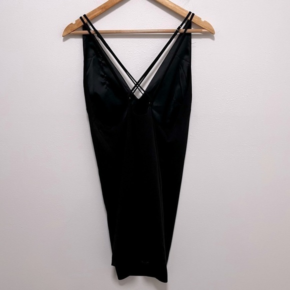 LOVERS + FRIENDS Black Mini Cross Back Dress Size Medium - Picture 4 of 8
